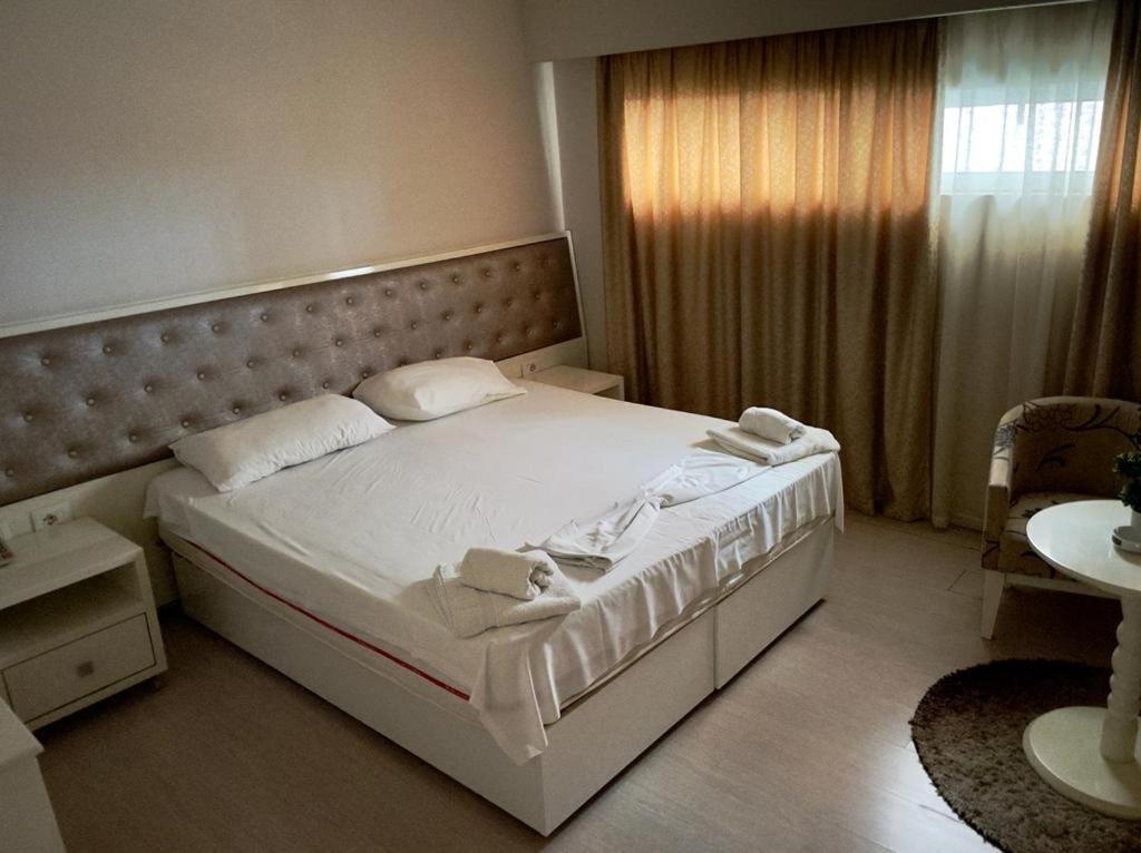 Select City Center Hotel Tirana Kültér fotó