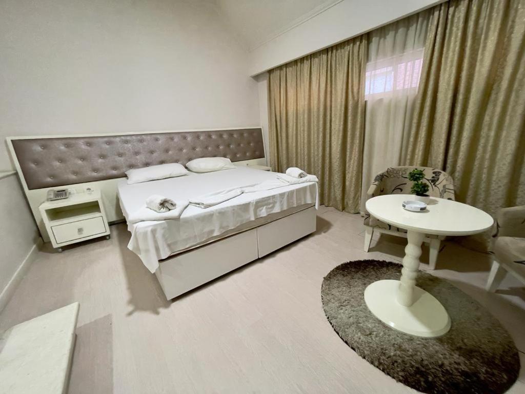Select City Center Hotel Tirana Kültér fotó